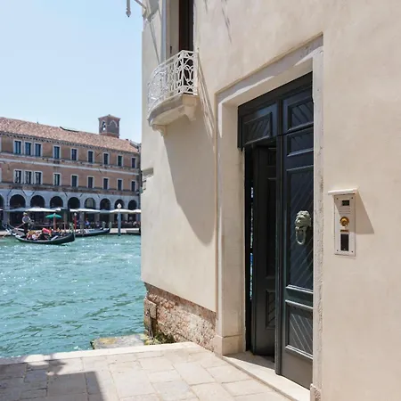 Ca Dadda Terrace At Rialto Bridge -historic Equipped With Comforts
