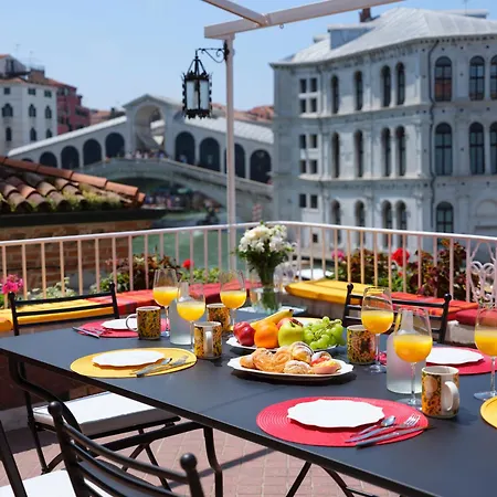 Ca Dadda Terrace At Rialto Bridge -historic Equipped With Comforts Villa