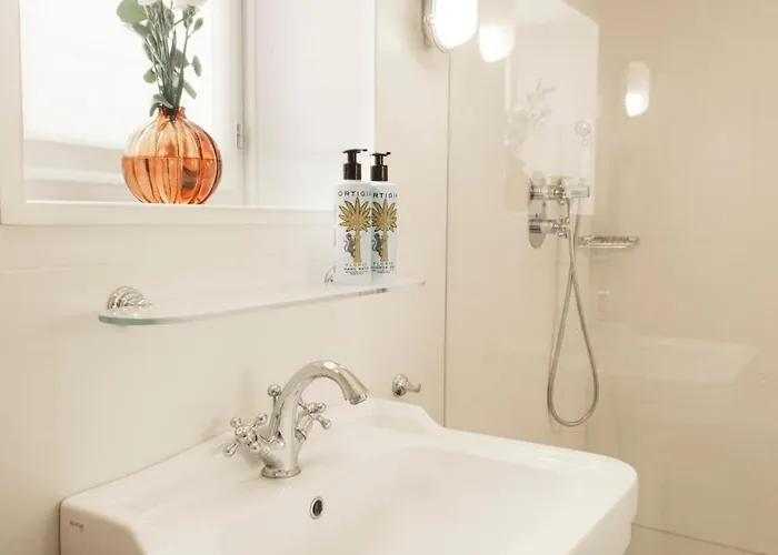 Villa Ca Dadda Terrace At Rialto Bridge -historic Equipped With Comforts