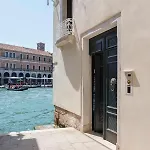Ca Dadda Terrace At Rialto Bridge -historic Equipped With Comforts