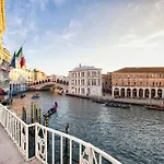 Ca Dadda Terrace At Rialto Bridge -historic Equipped With Comforts Villa