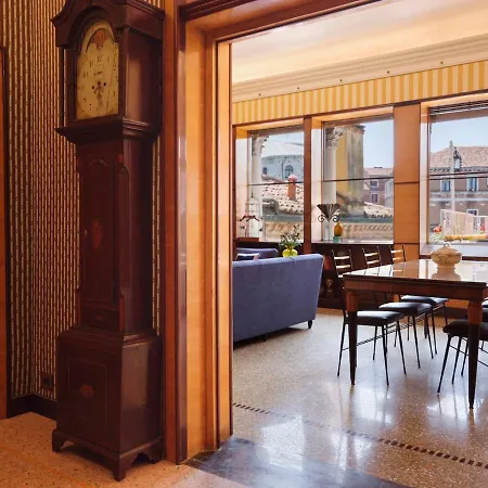 Ca Dadda Terrace At Rialto Bridge -historic Equipped With Comforts